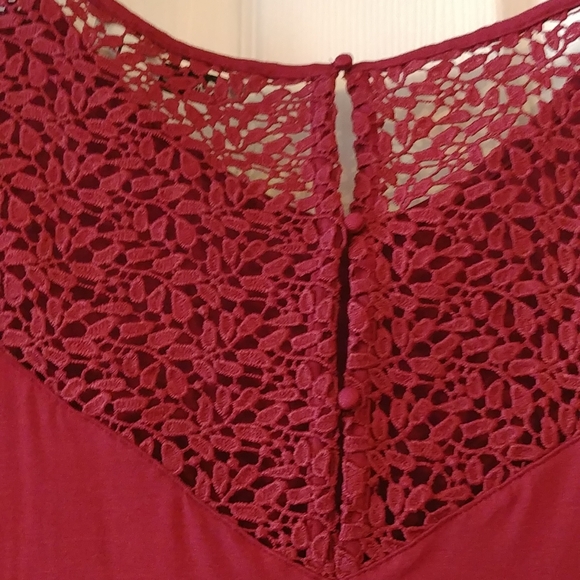 NWT TOP, Size L with lovely lace - Picture 6 of 8